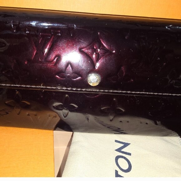 VGUC Louis Vuitton Sarah Vernis Wallet in Amarante - Picture 2 of 16